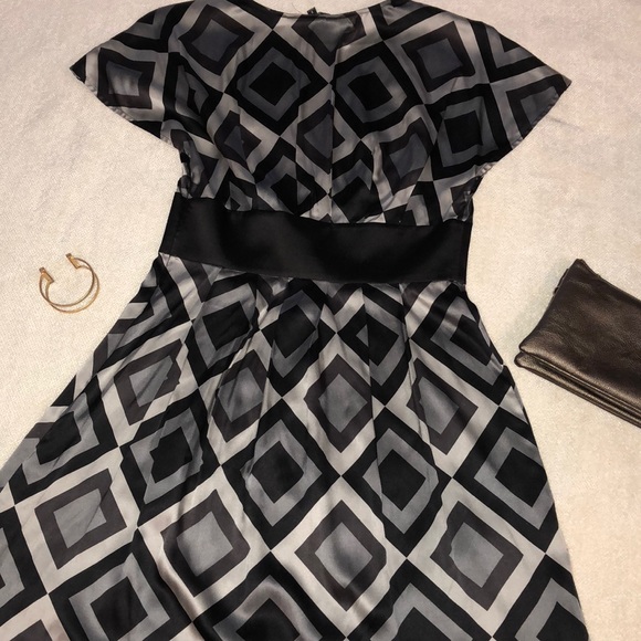 Fun geometric print dress - Picture 4 of 4